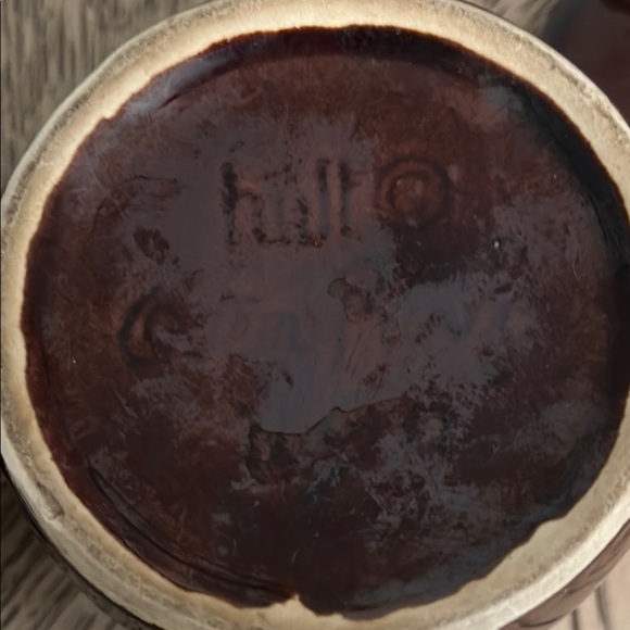 Vintage Hull Pottery Creamer and Sugar Set - Picture 6 of 7